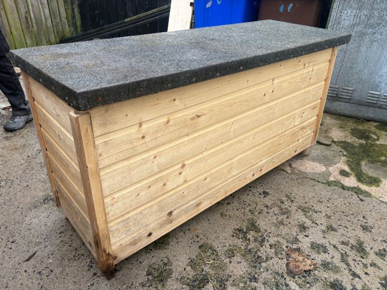 Rabbit hutch / guinea pig hutch 