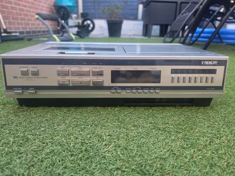 Rare 1980s Fidelity VTR1000 Top-Loading VHS Recorder – Powers On