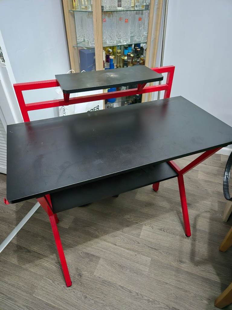 Gaming Desk - Nearly New, Great Condition