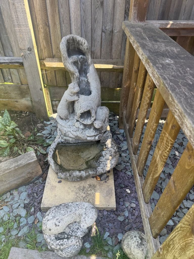 Otter water feature 