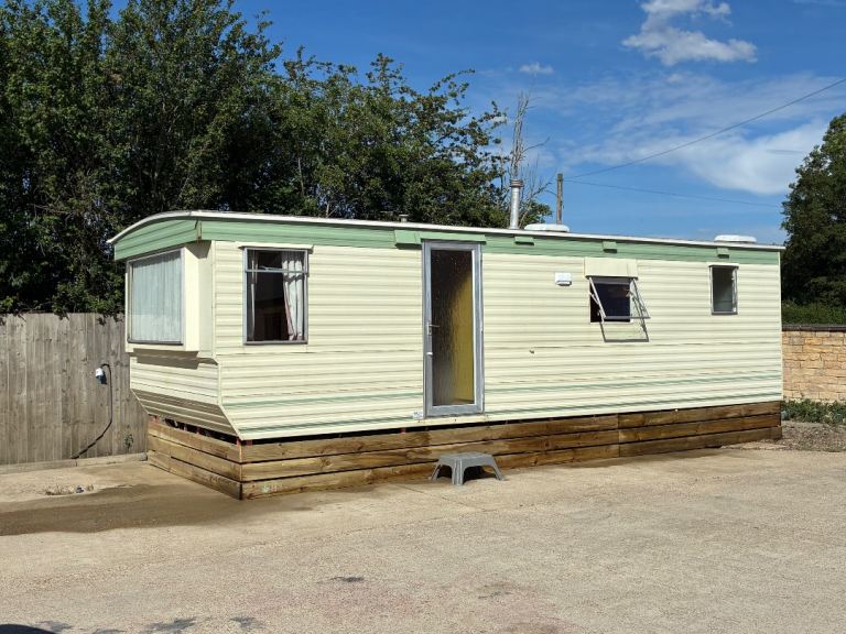 Beautiful two bed static to rent in prime location