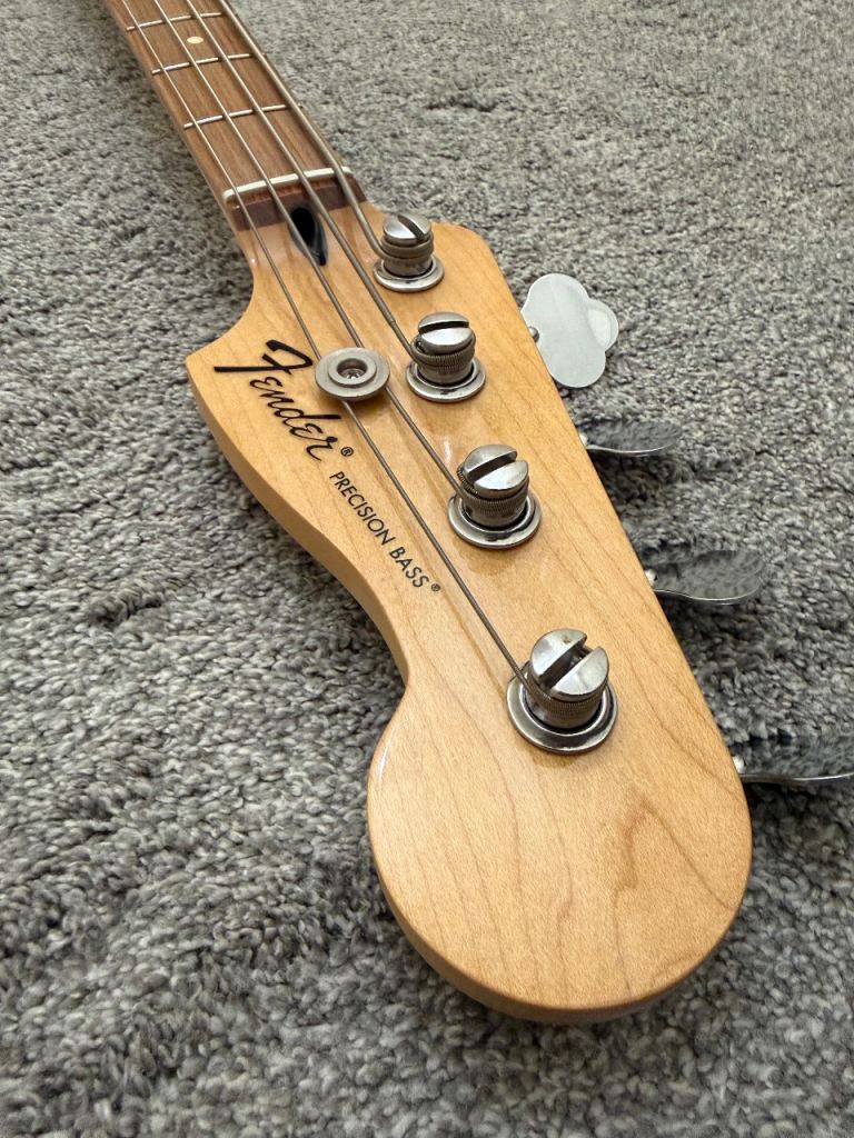 Fender P Bass 2018 MINT!!