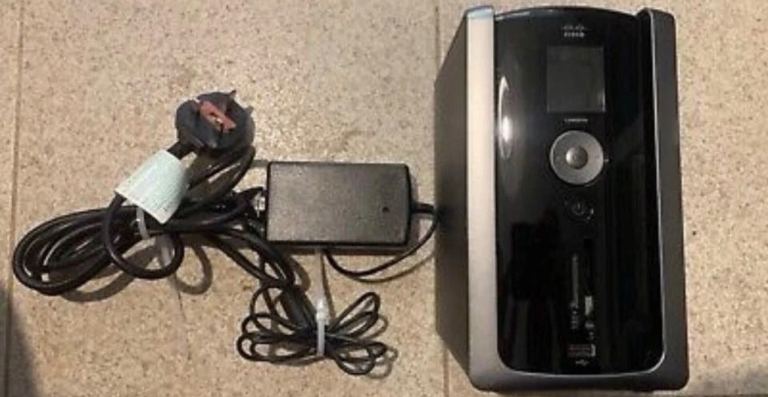 Cisco Linksys Media Hub with LCD NMH405 BTT16J104923