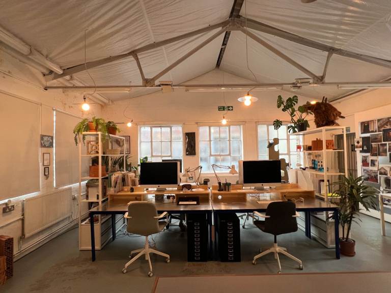 Desk space in light and airy creative Hackney studio!