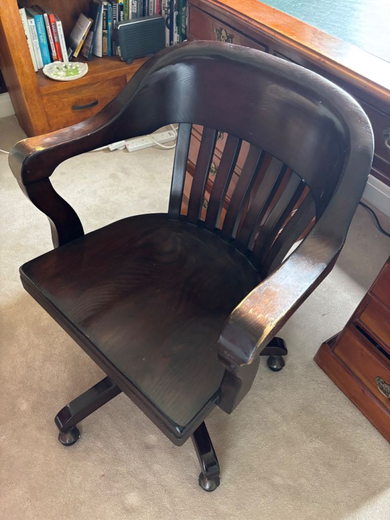 Classic captains chair