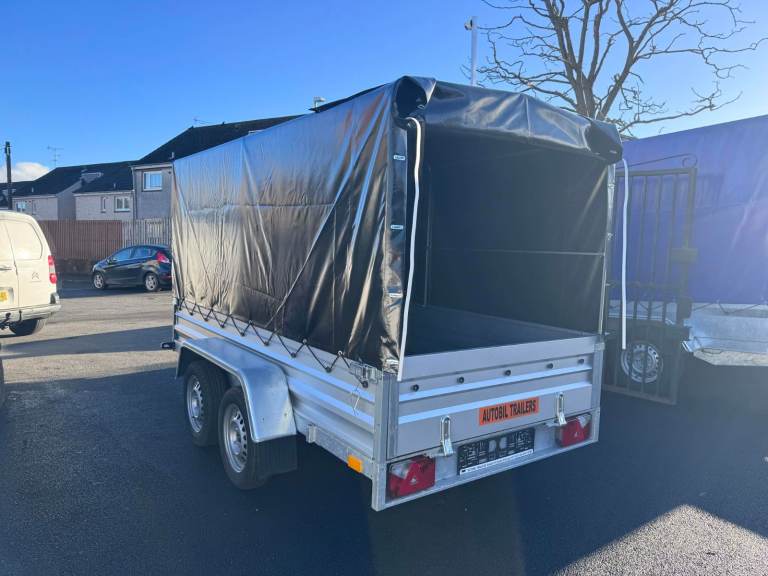 BRAND NEW 8,7ft x 4,2ft TWIN AXLE NIEWIADOW TRAILER WITH FRAME AND COVER 750KG
