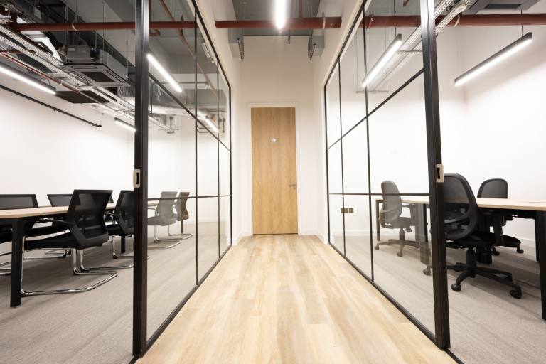 Chatham - ME4 4HW \ Office Space for Rent with 5 Desks