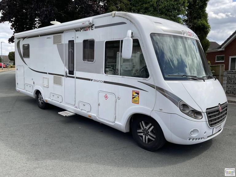 Pilote Sensation G781 4 berth/belt rear island bed with garage A class