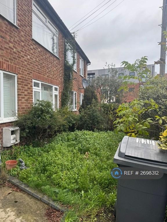 2 bedroom flat in Low Hall Lane, London, E17 (2 bed) (#2698312)