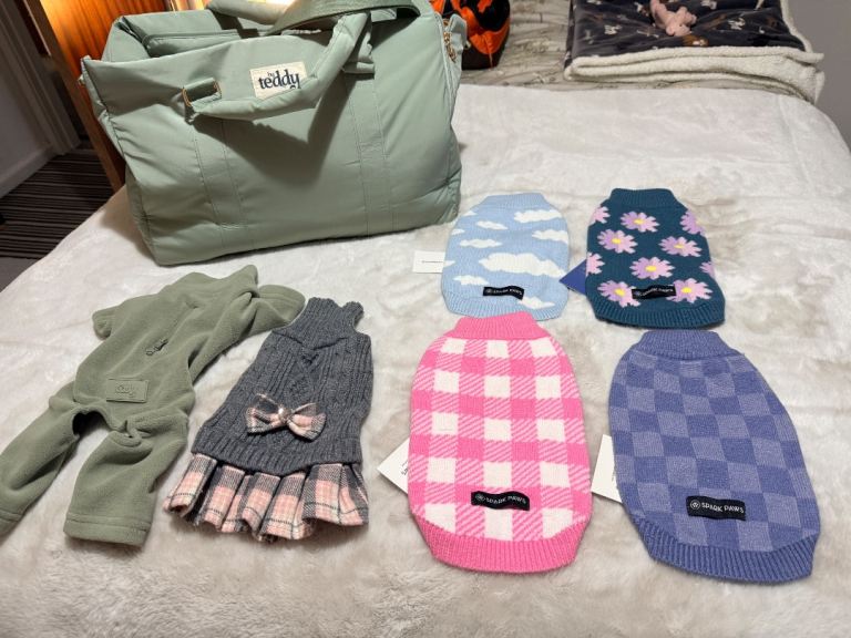 The puffer carrier and clothing 