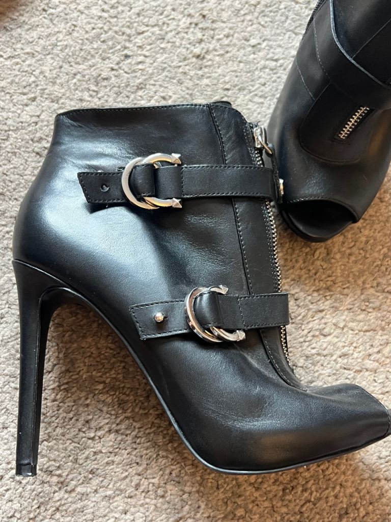 Guess Black Boots – UK Size 6 / EU 39, Like New