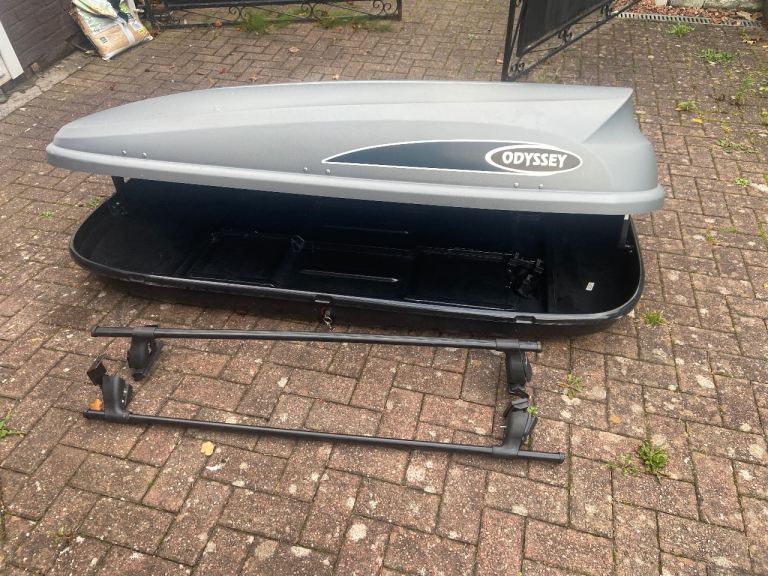 Odyssey Roof Box and Universal Bars
