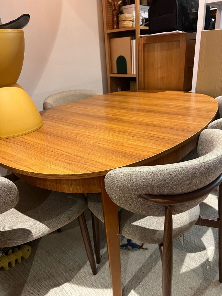 Dining table extendable (no chairs) 