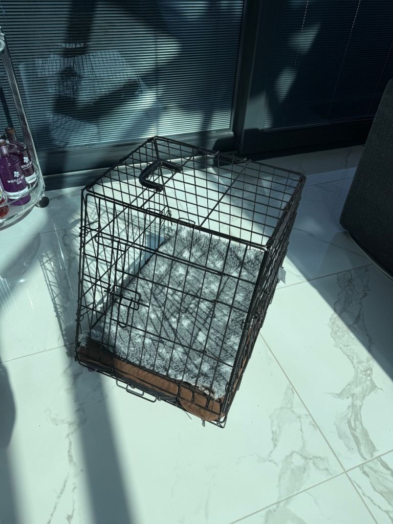 Medium dog crate