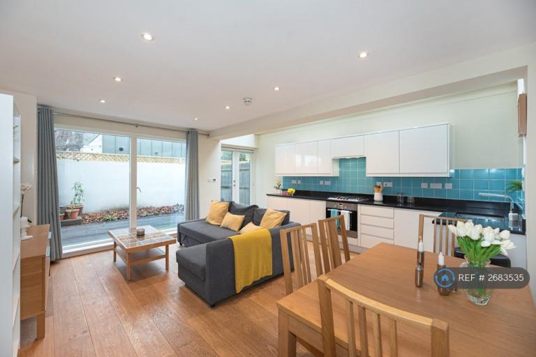 2 bedroom flat in Wimbledon, London, SW19 (2 bed) (#2683535)