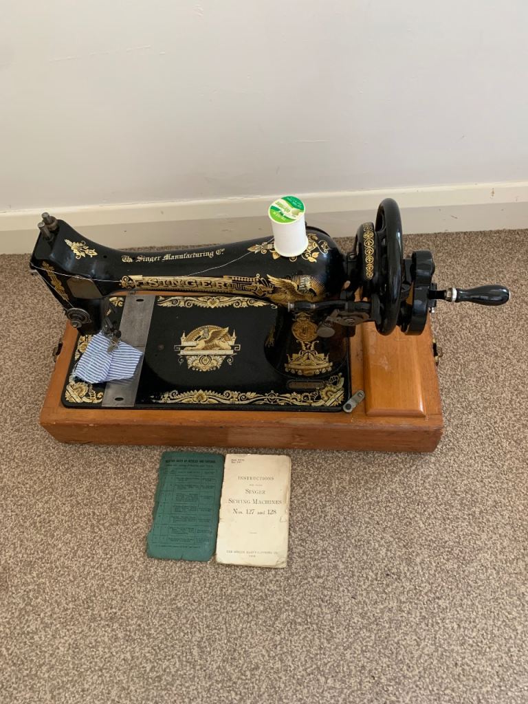 SINGER 127k Sewing Machine Collectible Antique
