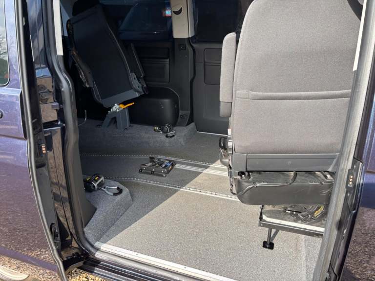 VOLKSWAGEN TRANSPORTER DRIVER TRANSFER WAV WHEELCHAIR ACCESSIBLE VEHICLE 2.0