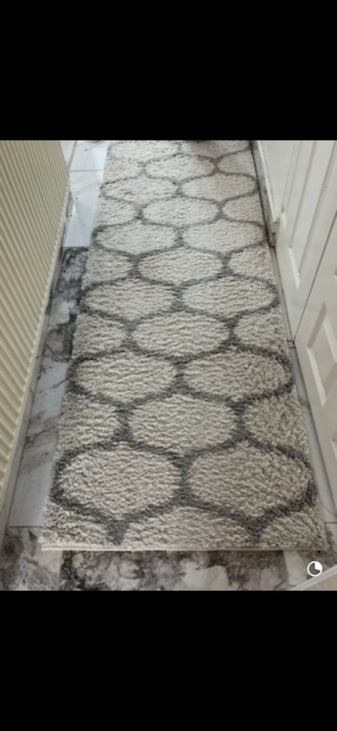 Grey and Cream Patterned Hallway Runner Rug – Good Condition