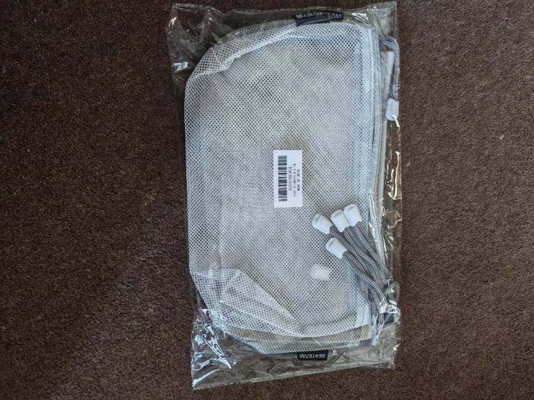 New 6 x zipped mesh zipped bags bt Seateam. 