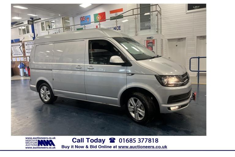 2017 Volkswagen Transporter T30 HIGHLINE 2.0BI-TDI 204PS SWB MEDIUM HIGH ROOF VAN (EURO 6). -----...