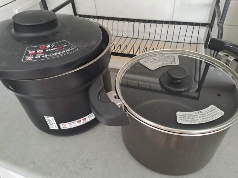 THERMOS Vacuum Insulation Cooker Shuttle Chef 4.5L (KBJ-4500 BK) – Black, Good Condition