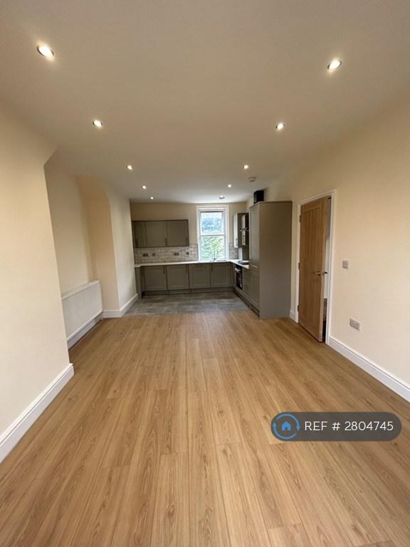 2 bedroom flat in Broughton Drive, Liverpool, L19 (2 bed) (#2804745)