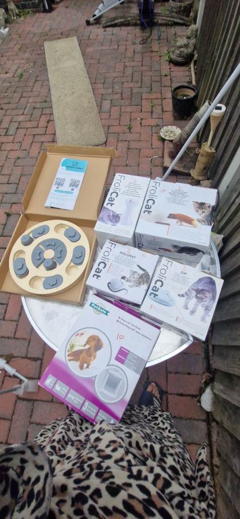 Various cat dog accessories 
