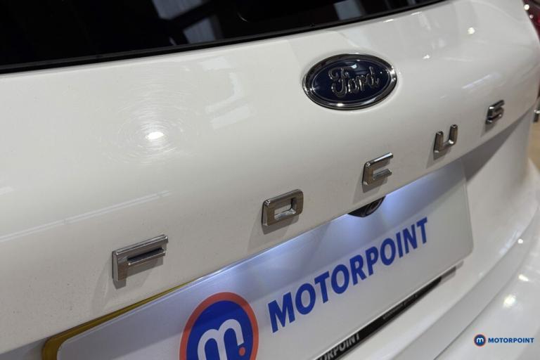 2022 Ford Focus 1.0 EcoBoost Hybrid mHEV 155 ST-Line Vignale 5dr Hatchback Petrol Manual