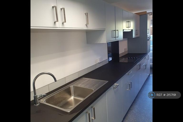 4 bedroom flat in Mantle Close, Gosport, PO13 (4 bed) (#2157191)