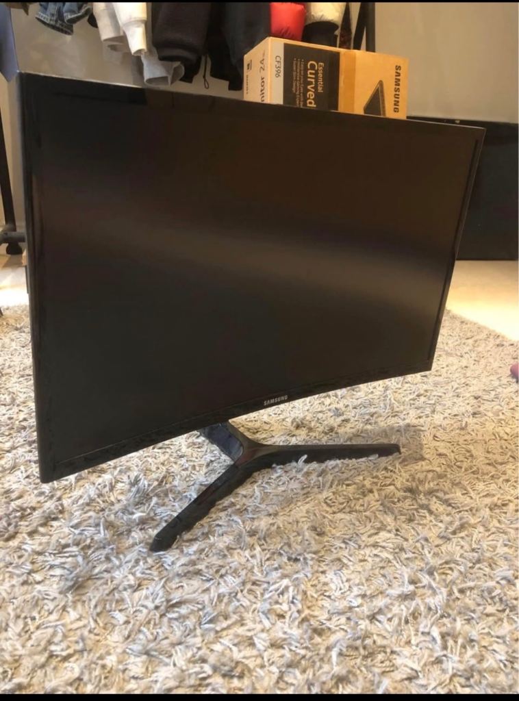 Samsung Curved Gaming Monitor 24”