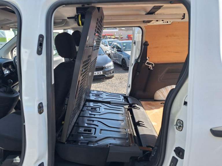 VAUXHALL COMBO 1.5 Turbo D 2300 Edition 5 seat crew combi van White Manual Diese