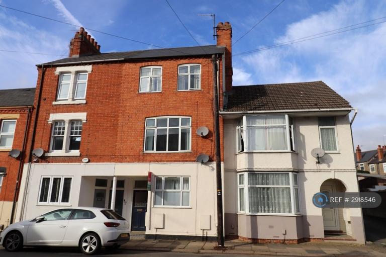 1 bedroom flat in Stanhope Road, Northampton, NN2 (1 bed) (#2918546)