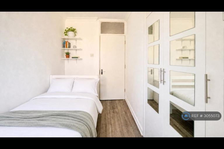 1 bedroom in Arrowsmith House, London, SE11 (#3055073)