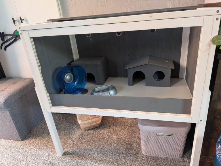 Pawhut enclosure for small pet/ hamster etc