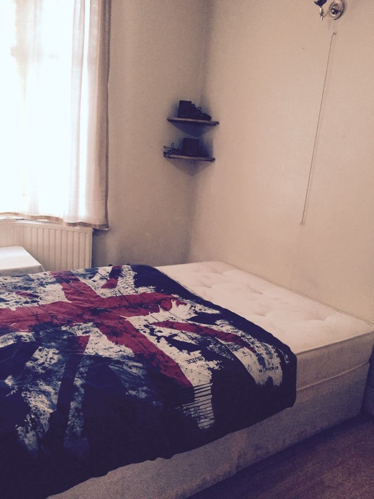 Affordable Double Room in Upton Park – Warm Welcome for Indian Guests