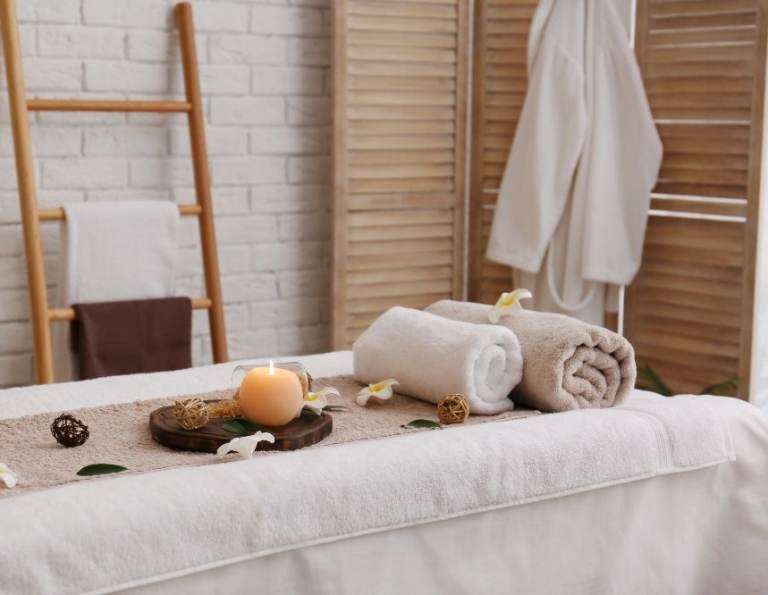 FOUR HANDS MASSAGE!