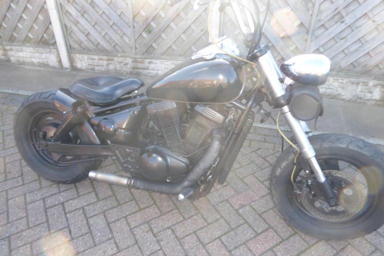 SUZUKI VZ 800 BOBBER R REG GOOD PROJECT HAD IT STARTED SOUNDS WELL SPARES REPAIR