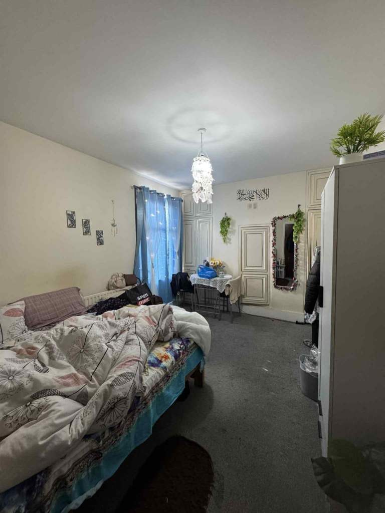 3 Bedroom First Floor Flat to let on Romford Road E7 8DF