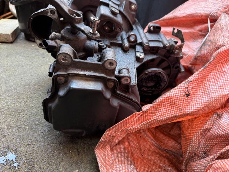 Vw seat 1.6 tdi 5 speed gearbox part number 3837