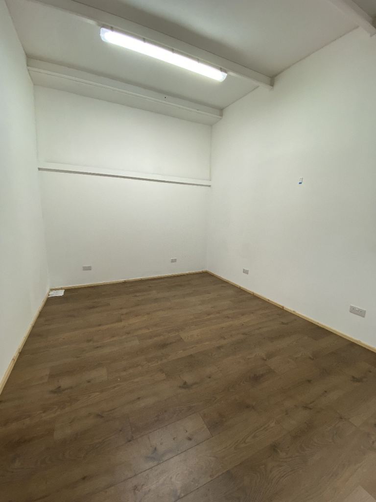 Art Studio with AC and window in Canning Town | Starlane Studios