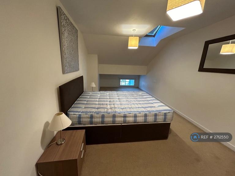 2 bedroom flat in Fraser House, Aberdeen, AB11 (2 bed) (#2712550)