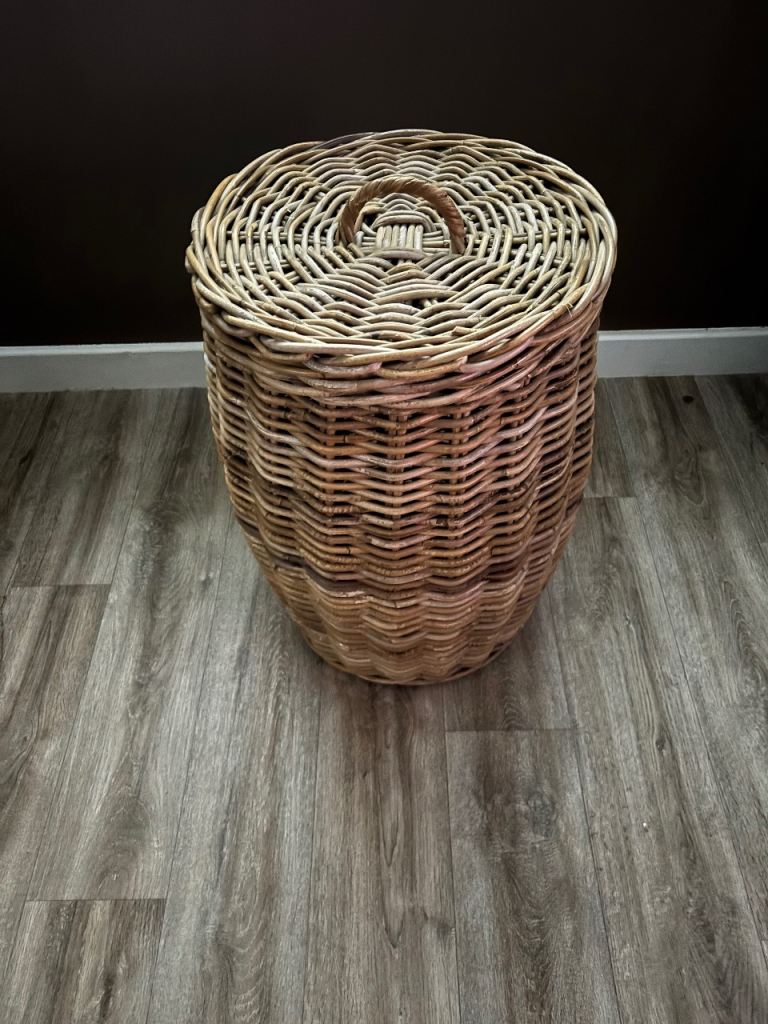 Woven washing basket 