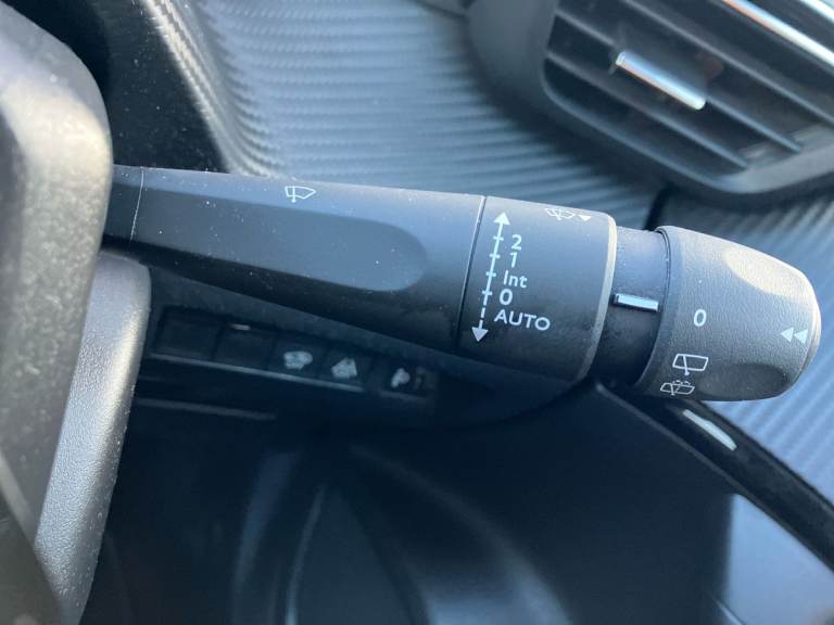 2022 Peugeot 2008 1.2 PureTech Allure Premium 5dr Estate PETROL Manual