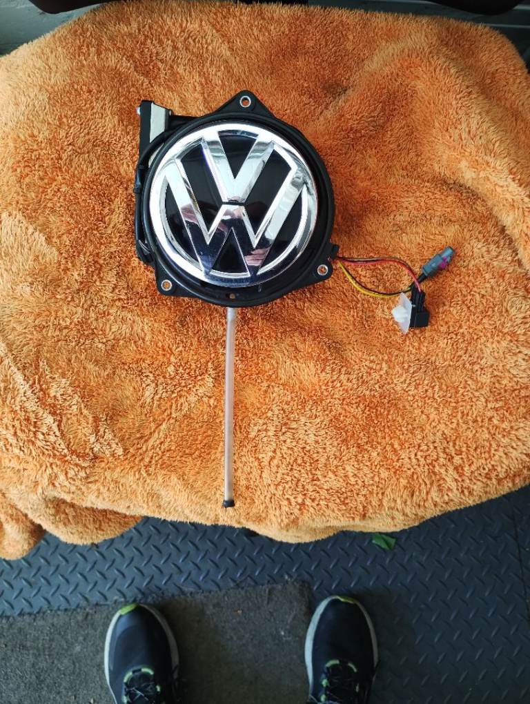 MK7 VW Golf - Boot Release handle emblem with Reversing camera - complete