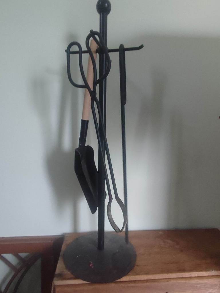 Fireplace companion set