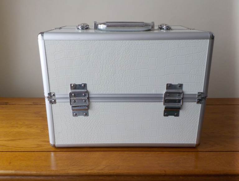 Large Lockable Vanity Case In Ivory Cream For Make-up/Hairdressing/Other use