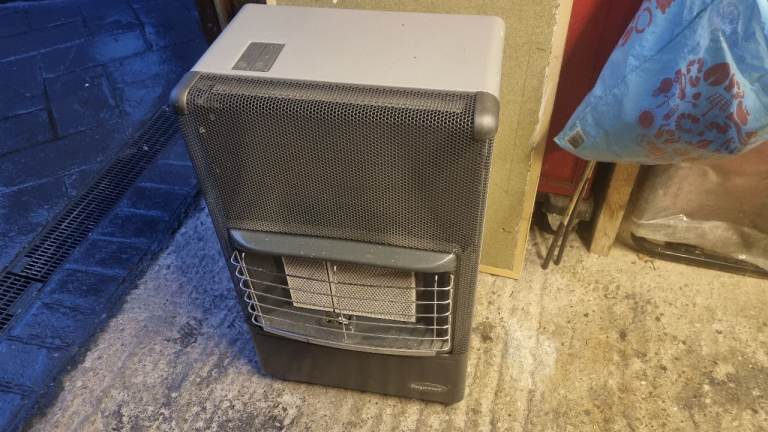 SUPERSER gas fire with full gas bottle and fittings.  if here - still for sale