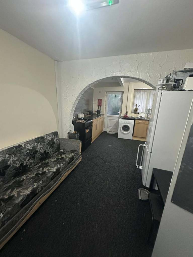 LOOKING FOR  SUPPORTED ACCOMMODATION IN BRADFORD? A FRESH START IN BIRMINGHAM MAY BE POSSIBLE