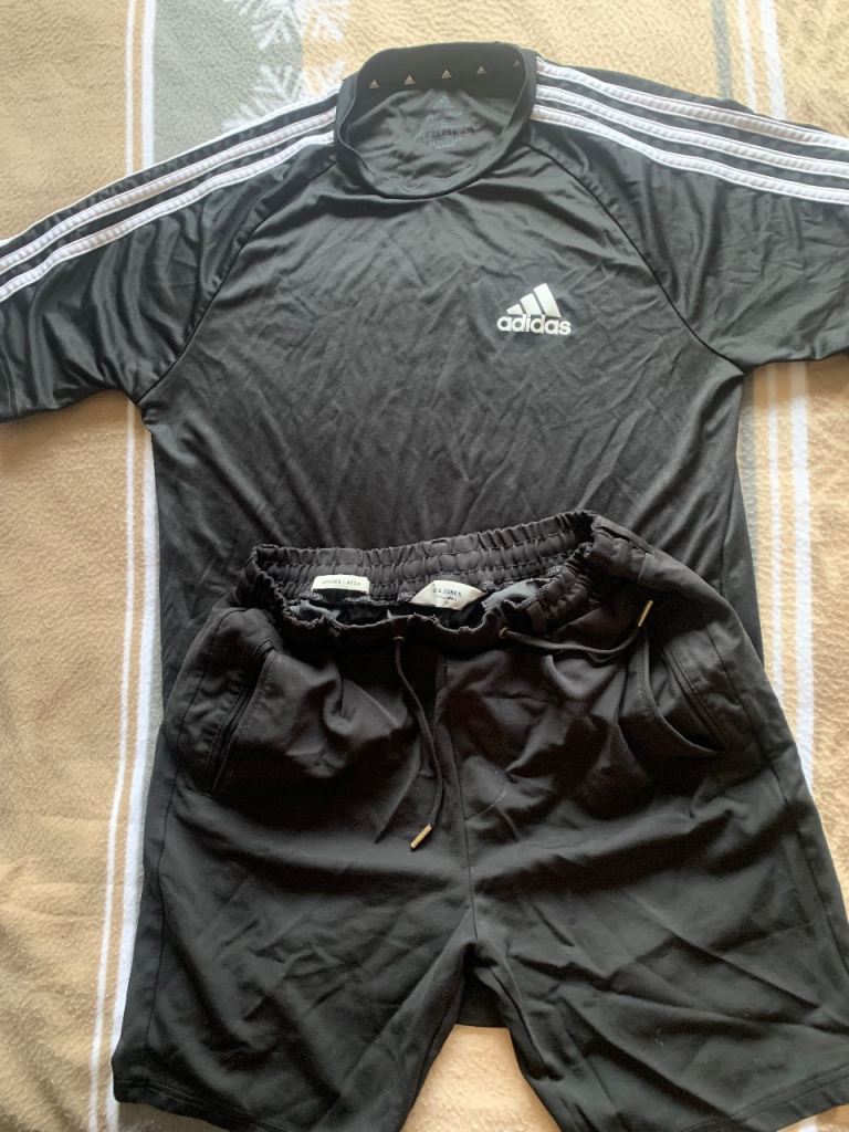 Adidas t shirt & Jack Jones shorts in Small Mens