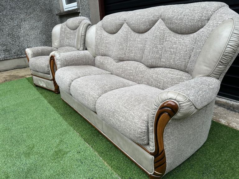 Queen Anne 3 seater sofa & manual recliner armchair 